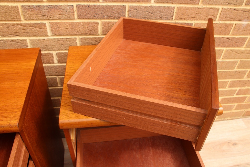 Meredew Bedside Tables - Image 10