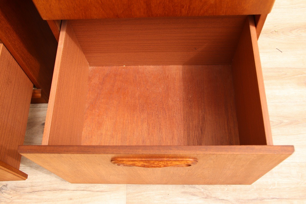 Meredew Bedside Tables - Image 11