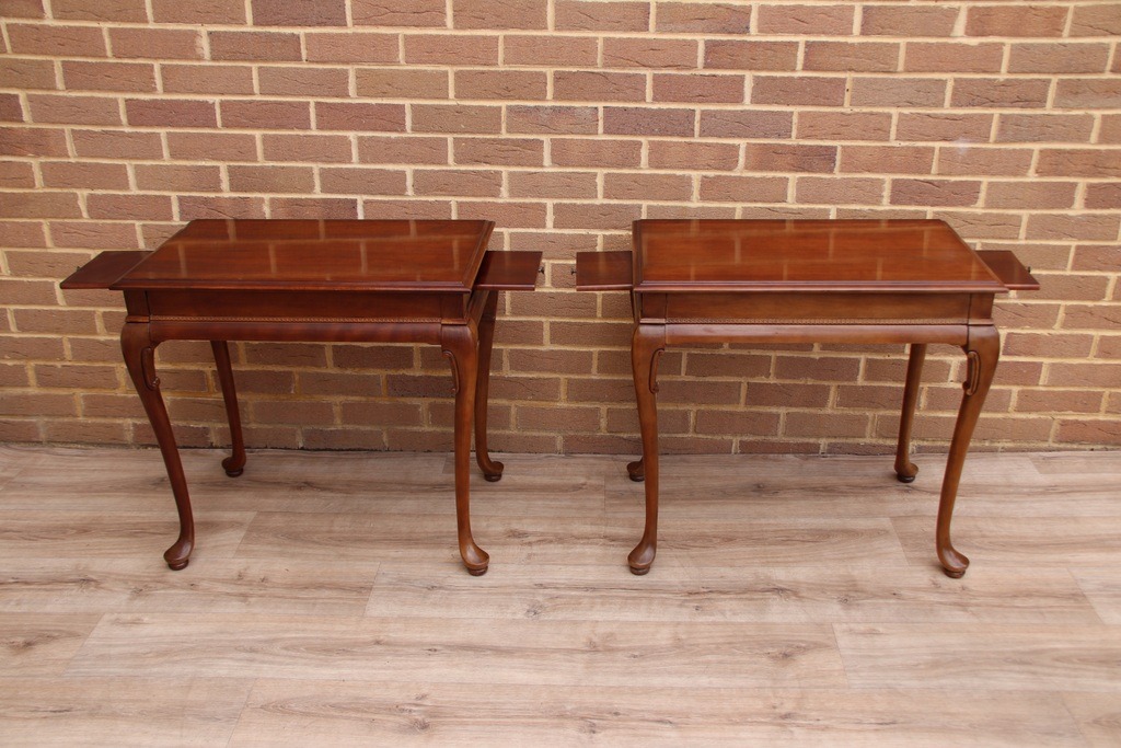 Pair of Queen Anne Mahogany Lamp Tables with Pull-Out Slides - Image 3