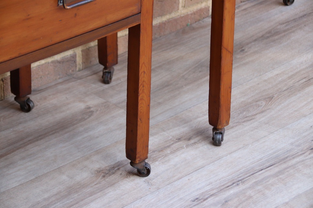 Pair of Edwardian-style Bedside Tables - Image 5