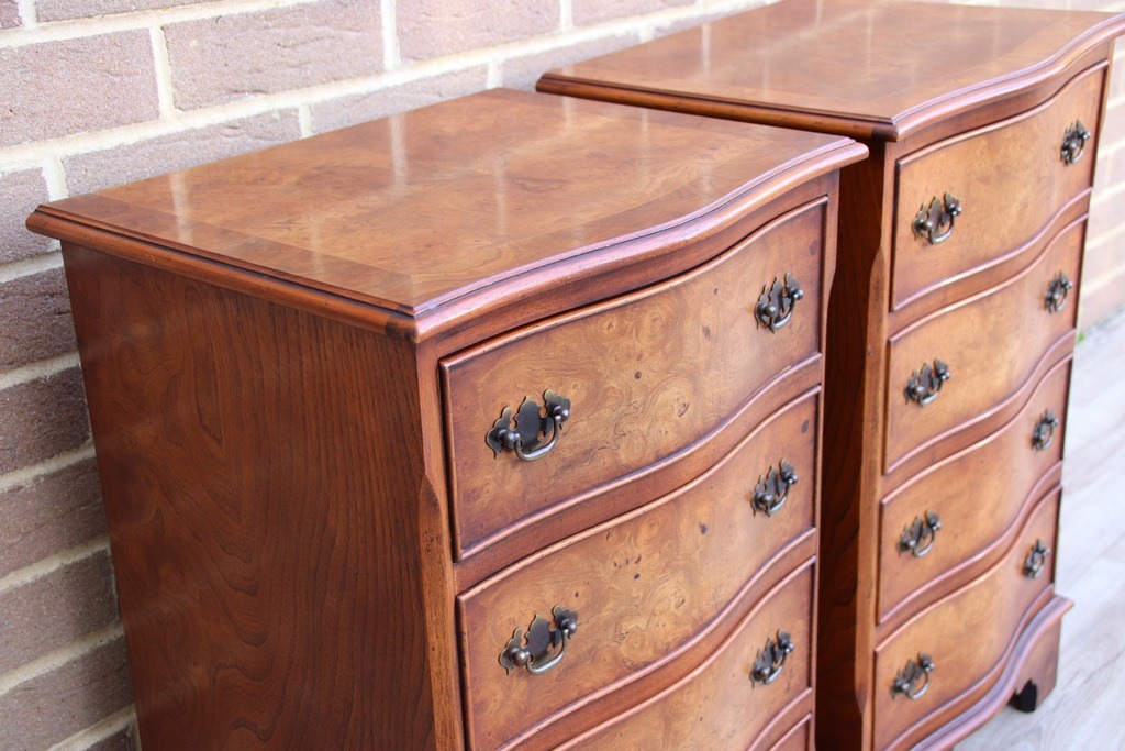 Pair of Walnut Serpentine Bedside Tables - Image 4