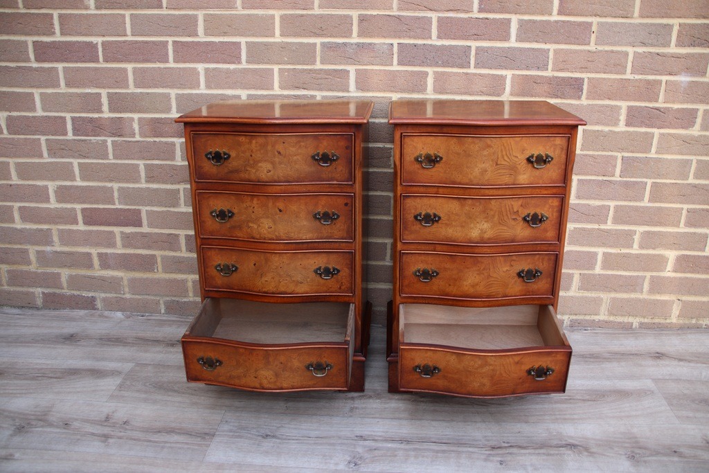 Pair of Walnut Serpentine Bedside Tables - Image 5