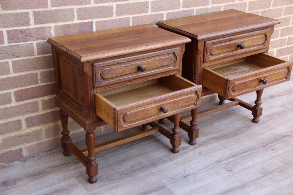 Pair of Oak Vintage Bedside Tables - Image 3