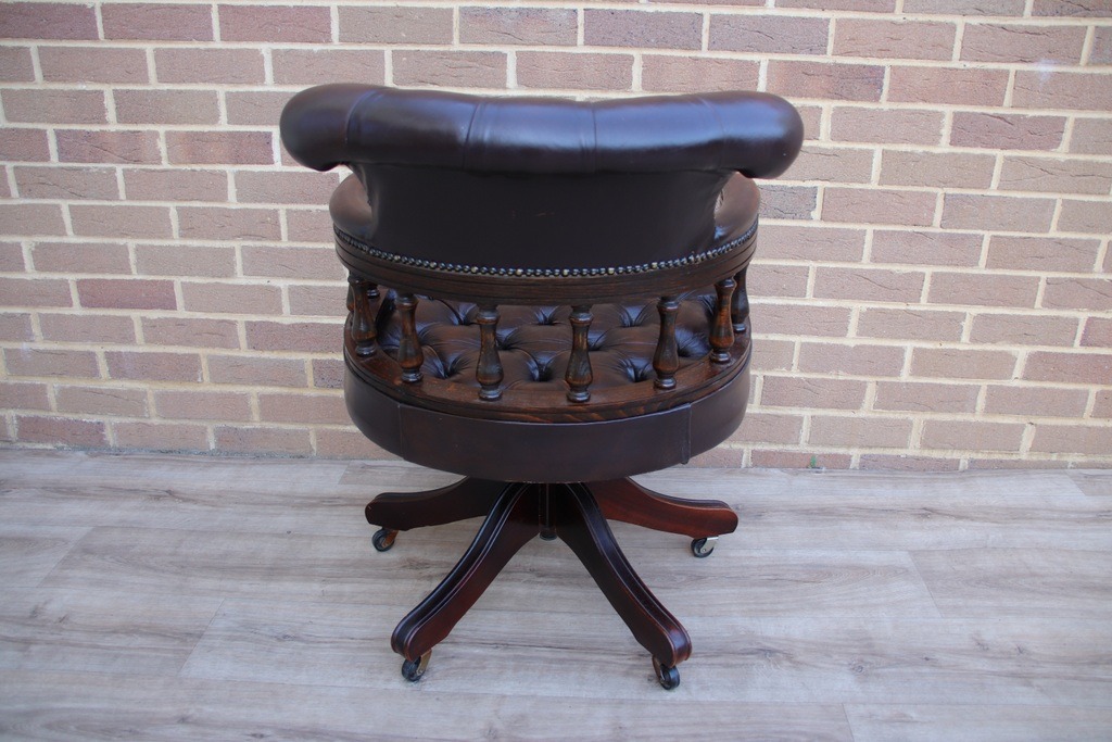 Chesterfield Vintage Captains Chair - Image 5