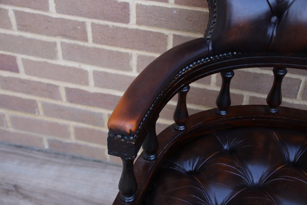 Chesterfield Vintage Captains Chair - Image 11