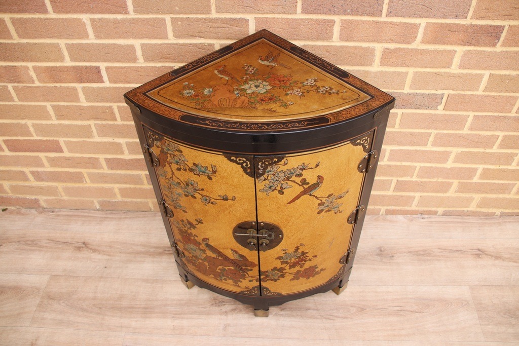 Vintage Chinese Corner Cabinet - Image 5