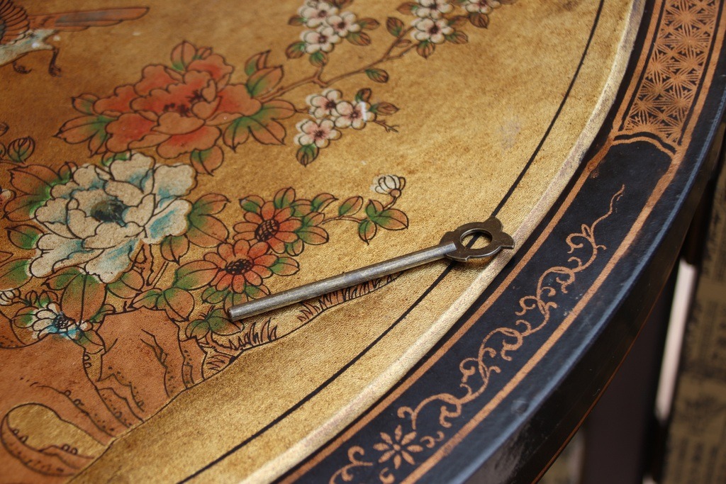 Vintage Chinese Corner Cabinet - Image 8