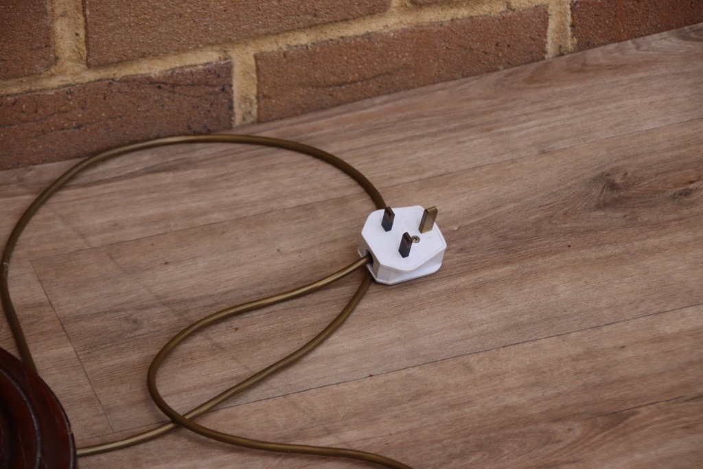 Traditional Vintage Floor Lamp - Image 3