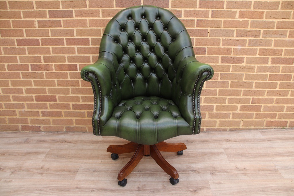 Chesterfield Directors Chair - Image 3