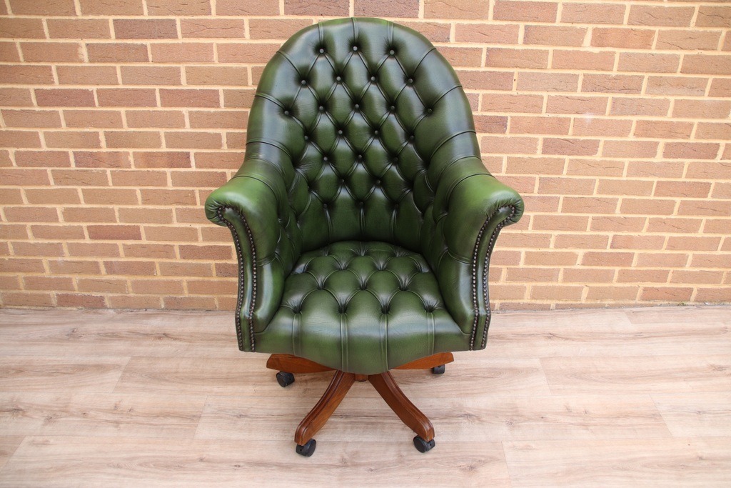 Chesterfield Directors Chair - Image 4
