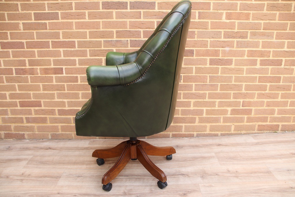 Chesterfield Directors Chair - Image 5