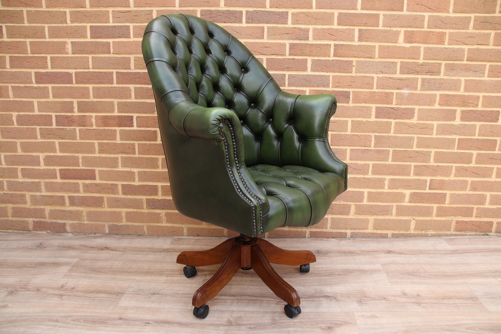 Chesterfield Directors Chair - Image 8