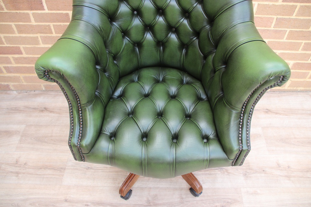 Chesterfield Directors Chair - Image 12