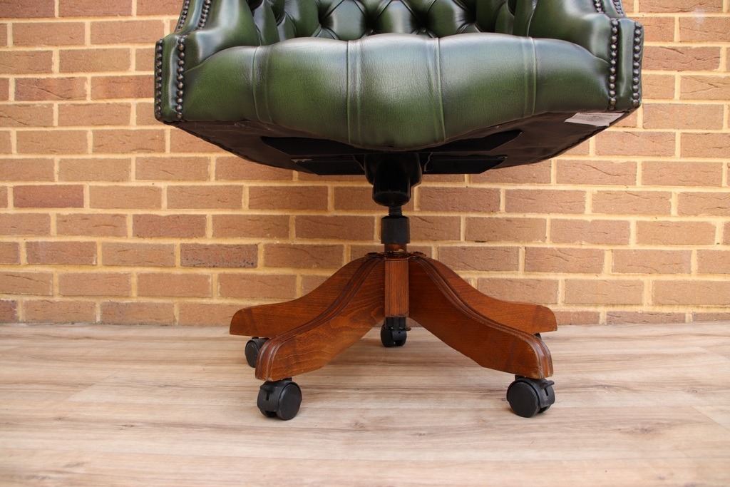 Chesterfield Directors Chair - Image 13