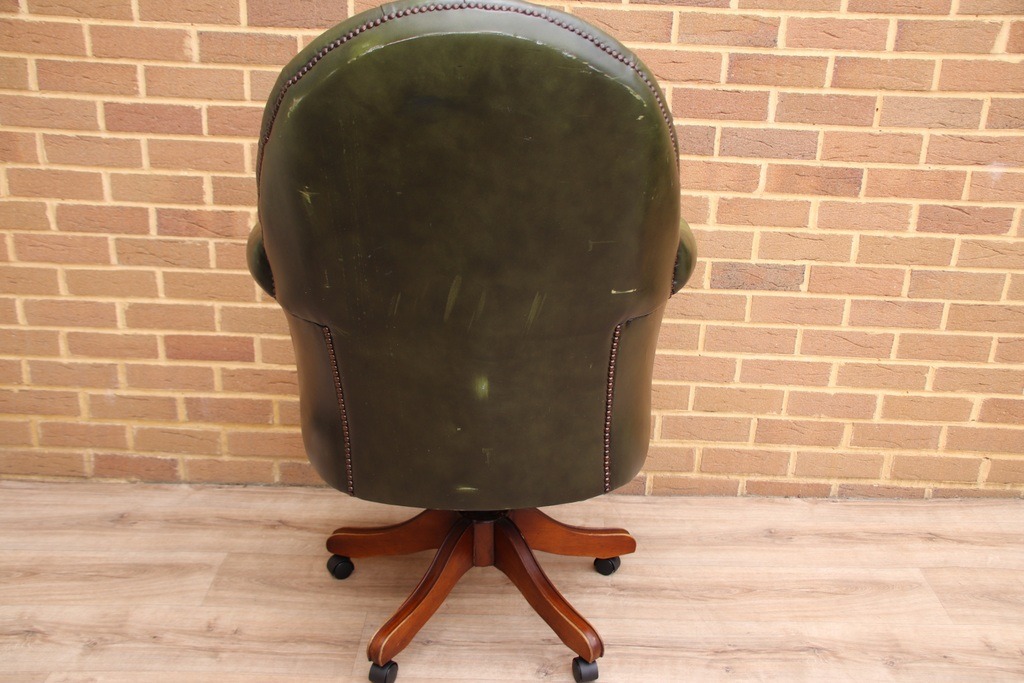Chesterfield Padded Directors Chair - Image 6