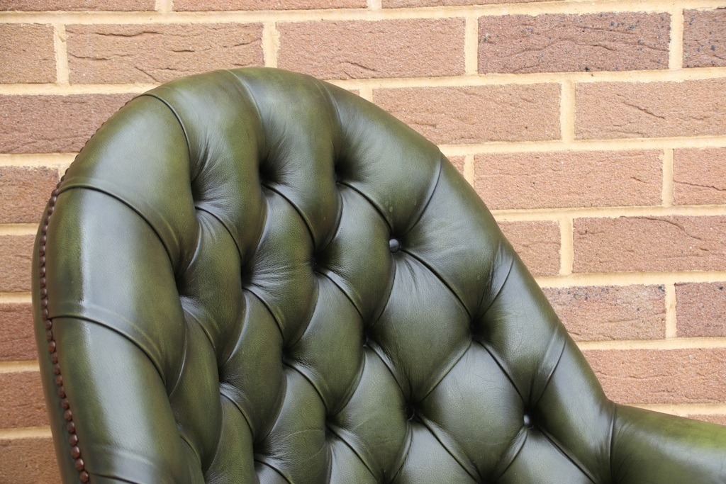 Chesterfield Padded Directors Chair - Image 9