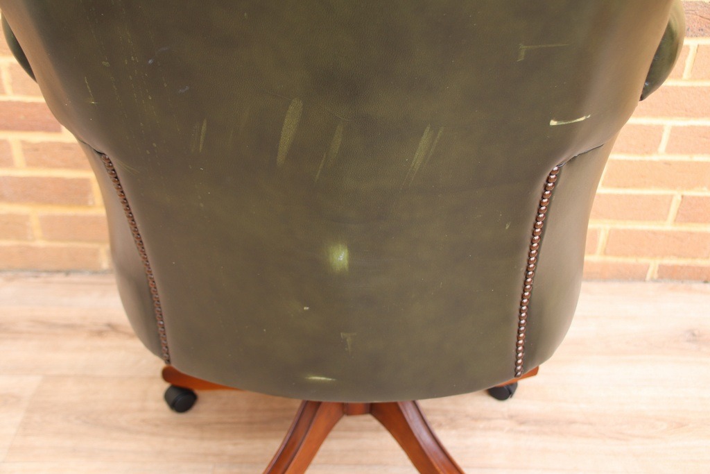 Chesterfield Padded Directors Chair - Image 18