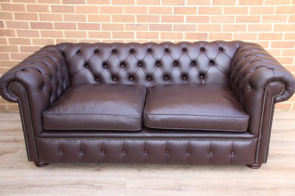 London Chesterfield Sofa - Image 2