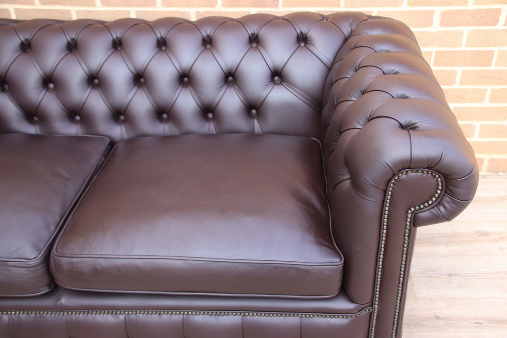 London Chesterfield Sofa - Image 9