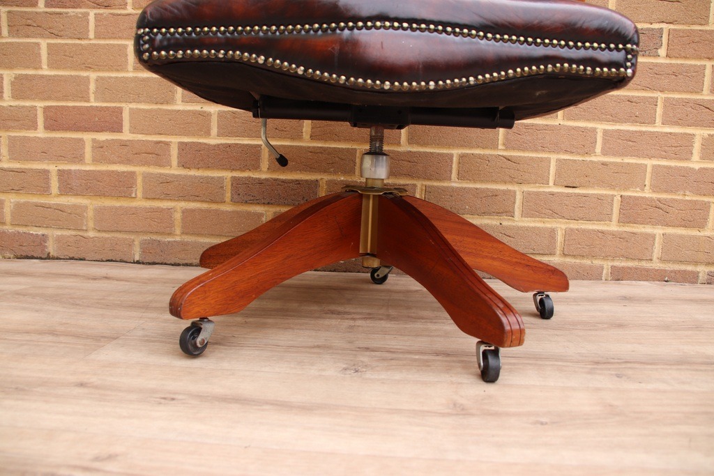 Chesterfield Vintage Captains Chair - Image 10