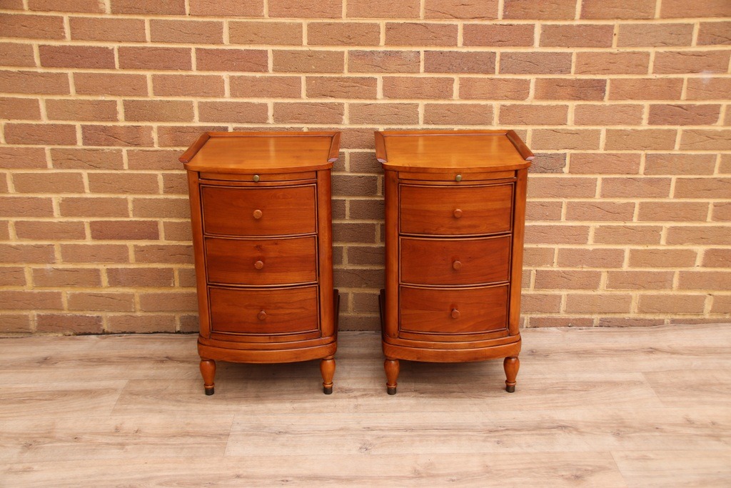 Pair of Willis and Gambier Bedside Tables - Image 1