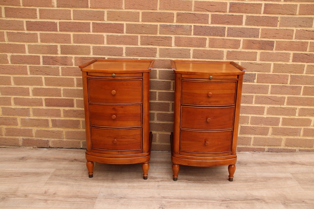 Pair of Willis and Gambier Bedside Tables - Image 2