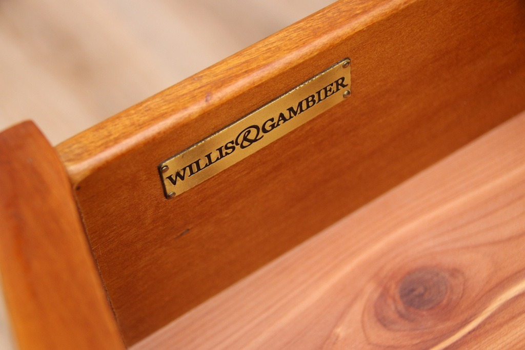 Pair of Willis and Gambier Bedside Tables - Image 11