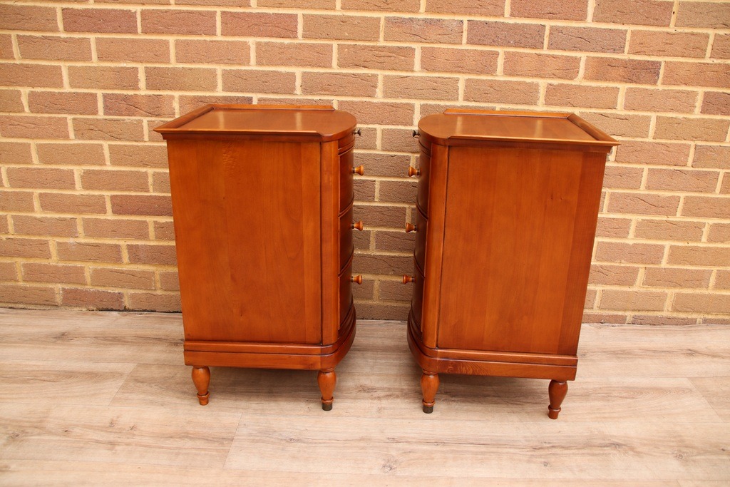 Pair of Willis and Gambier Bedside Tables - Image 12