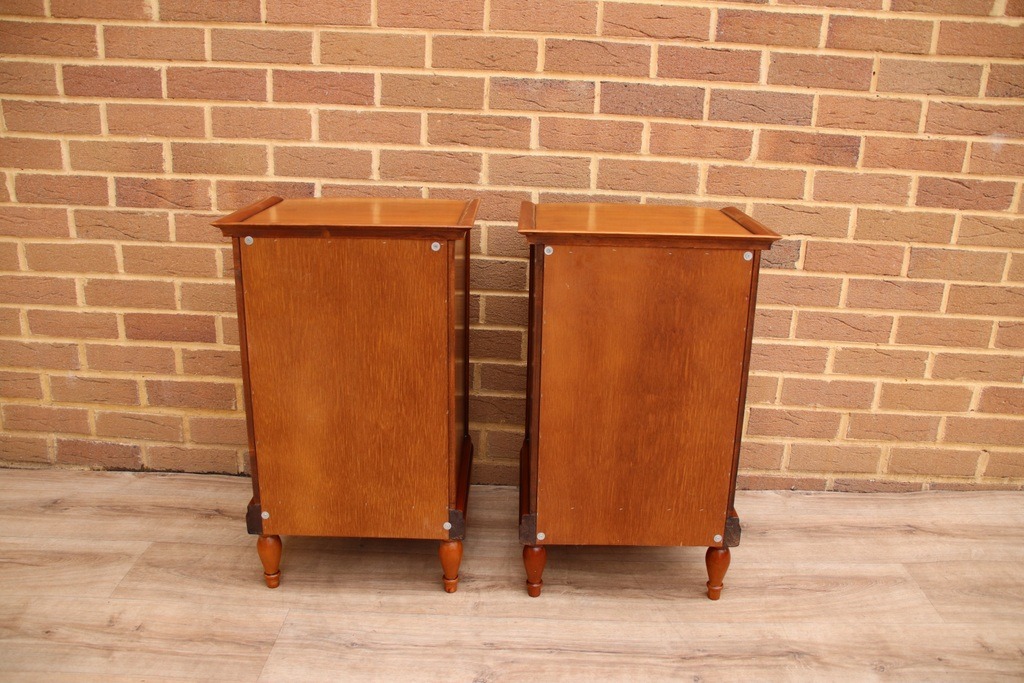 Pair of Willis and Gambier Bedside Tables - Image 13