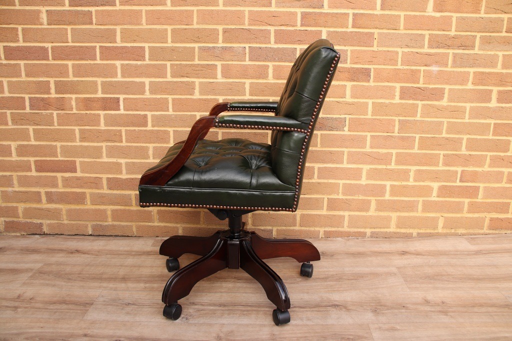Vintage Tufted Chesterfield Gainsborough Chair - Image 3