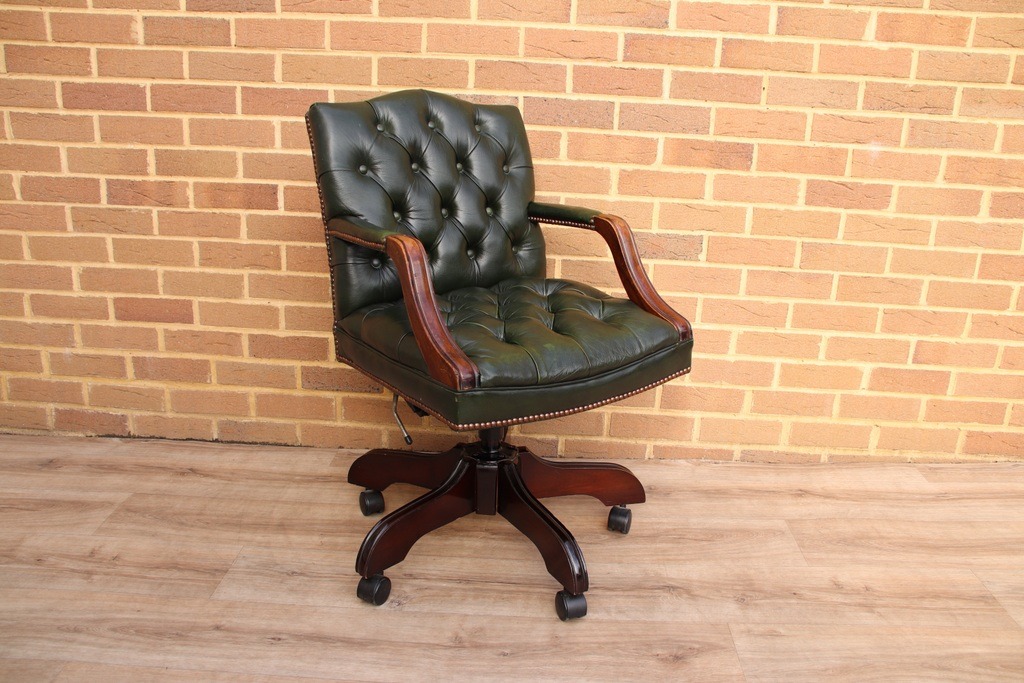 Vintage Tufted Chesterfield Gainsborough Chair - Image 6