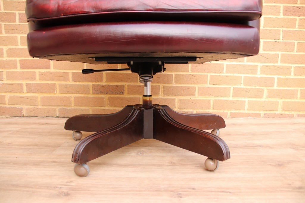Vintage Executive Ambassador Chesterfield Chair - Image 13