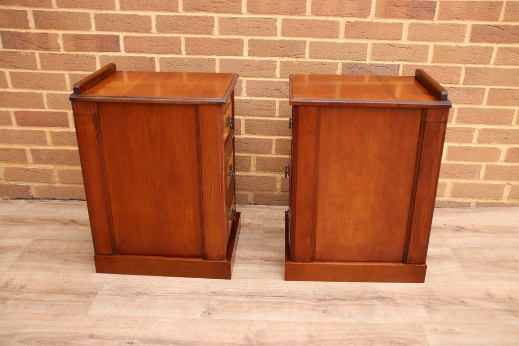 Pair of Vintage Inlaid Bedside Tables - Image 11