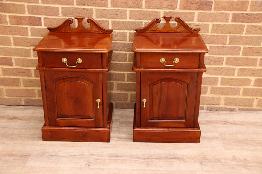 Pair of Mahogany Crafted Bedside Tables - Image 2