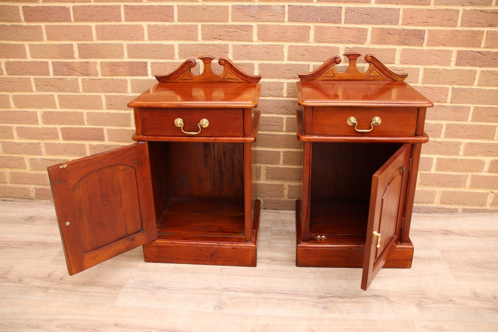Pair of Mahogany Crafted Bedside Tables - Image 3