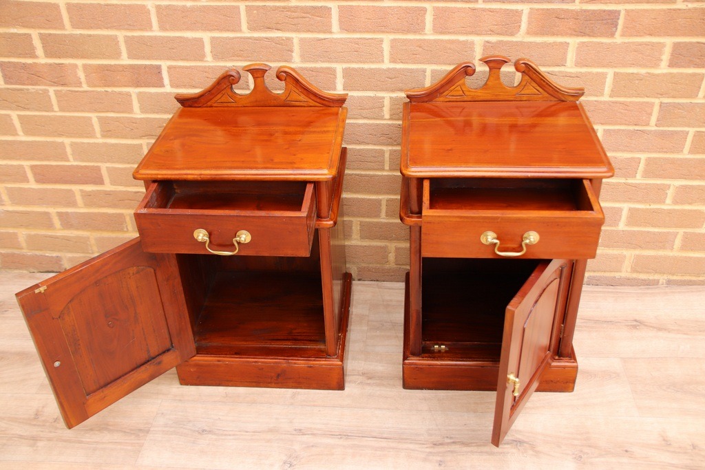 Pair of Mahogany Crafted Bedside Tables - Image 4