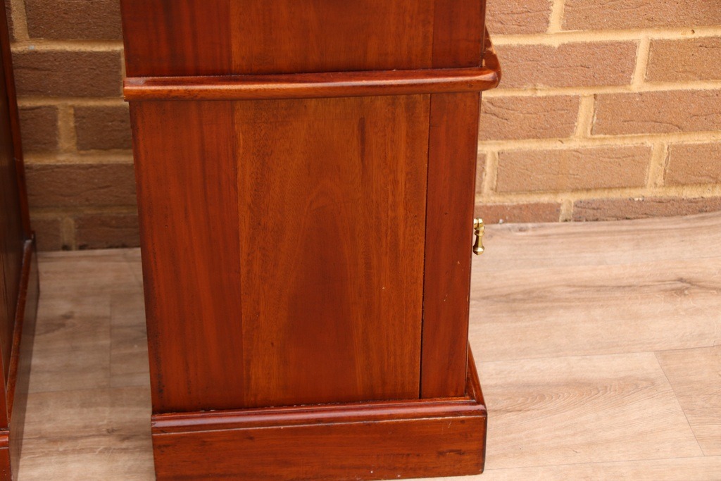 Pair of Mahogany Crafted Bedside Tables - Image 8