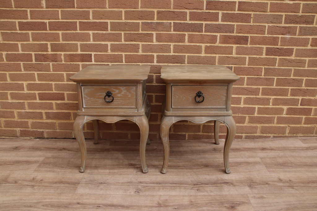 Pair of Willis and Gambier Bedside Tables - Image 2