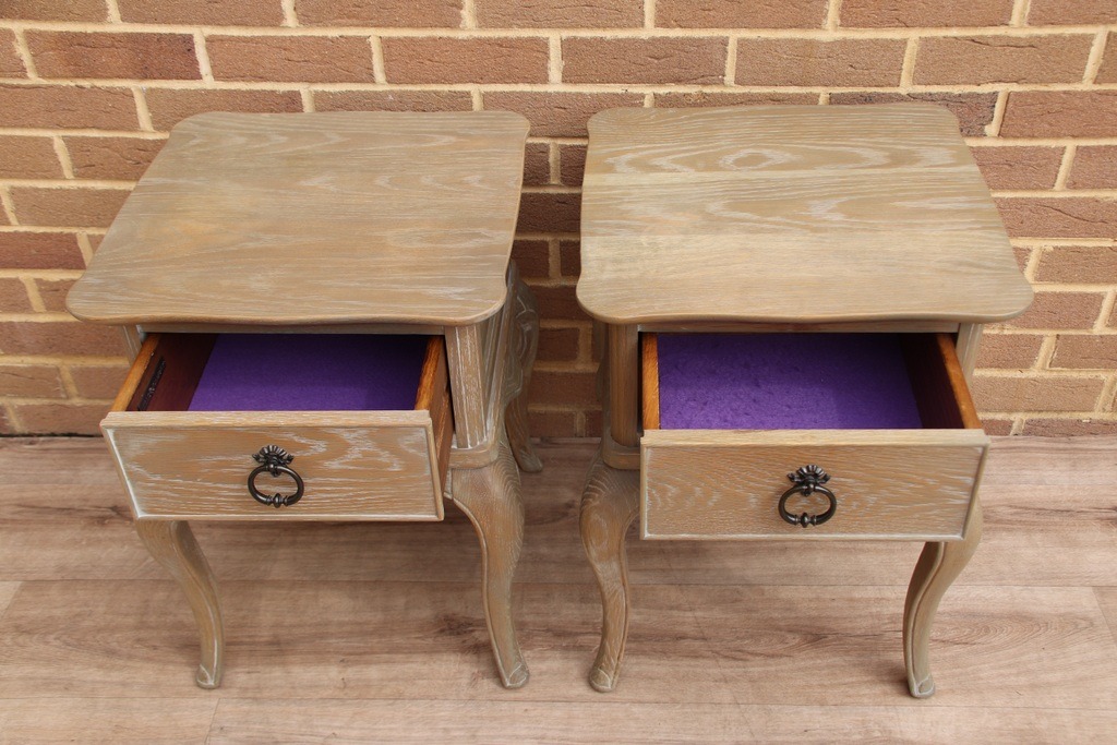 Pair of Willis and Gambier Bedside Tables - Image 4