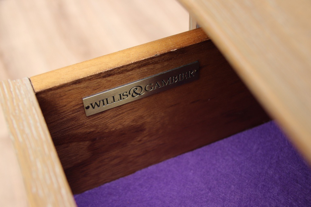 Pair of Willis and Gambier Bedside Tables - Image 6