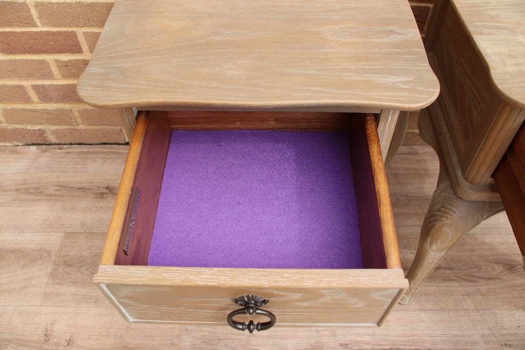 Pair of Willis and Gambier Bedside Tables - Image 8