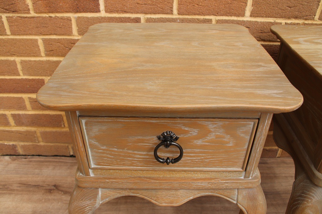Pair of Willis and Gambier Bedside Tables - Image 9