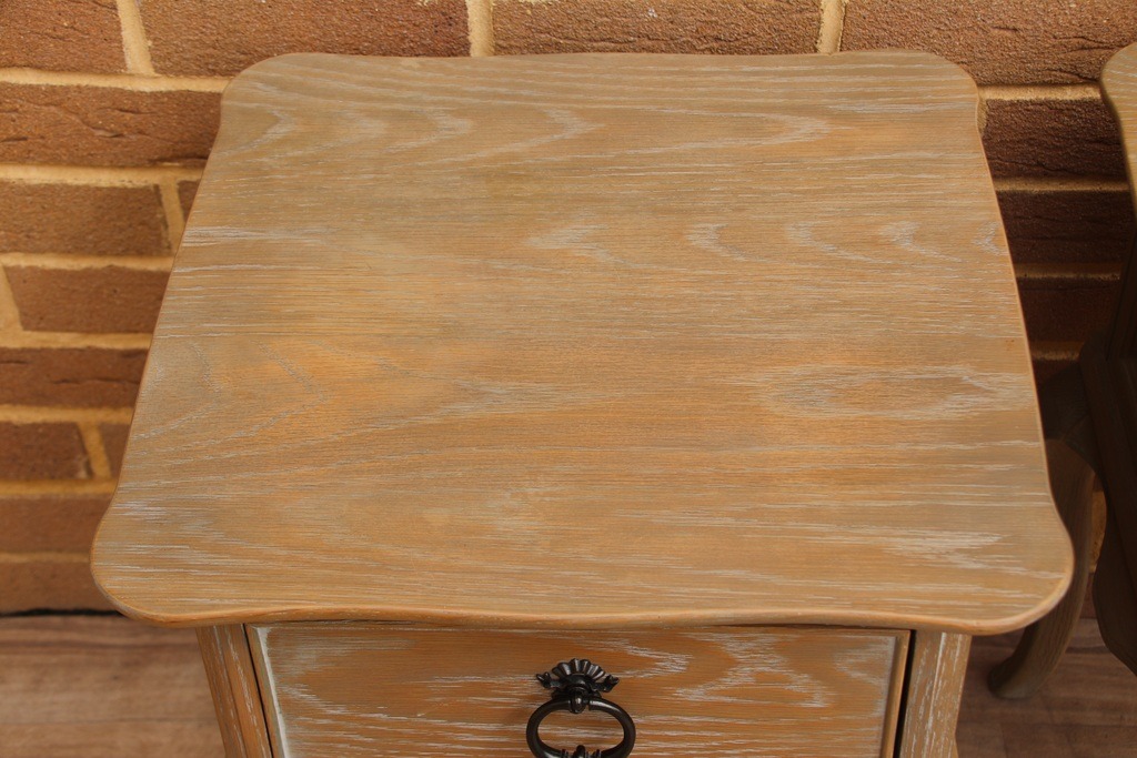 Pair of Willis and Gambier Bedside Tables - Image 12