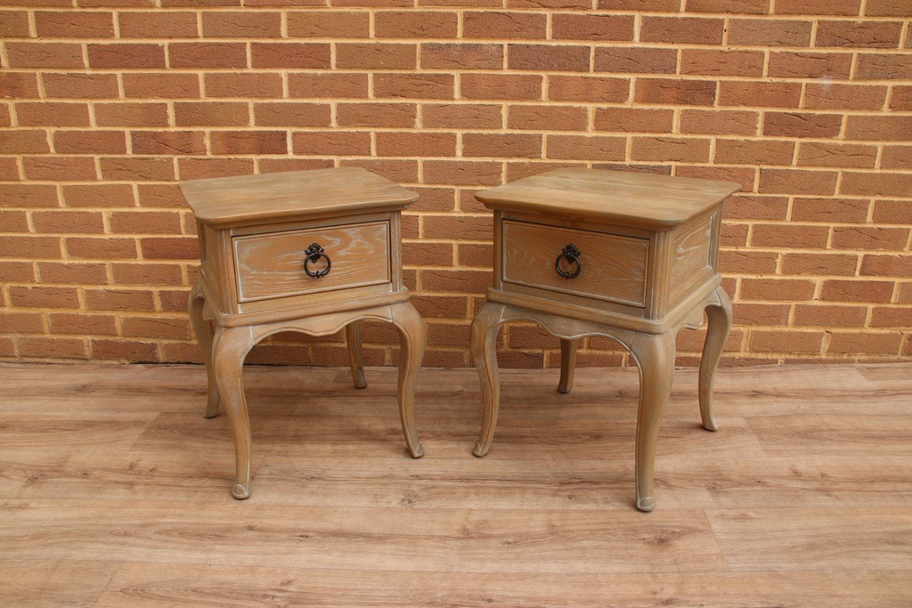 Pair of Willis and Gambier Bedside Tables - Image 13