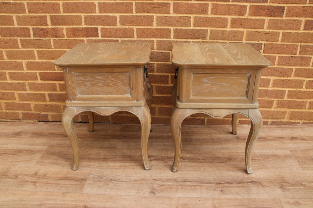 Pair of Willis and Gambier Bedside Tables - Image 14