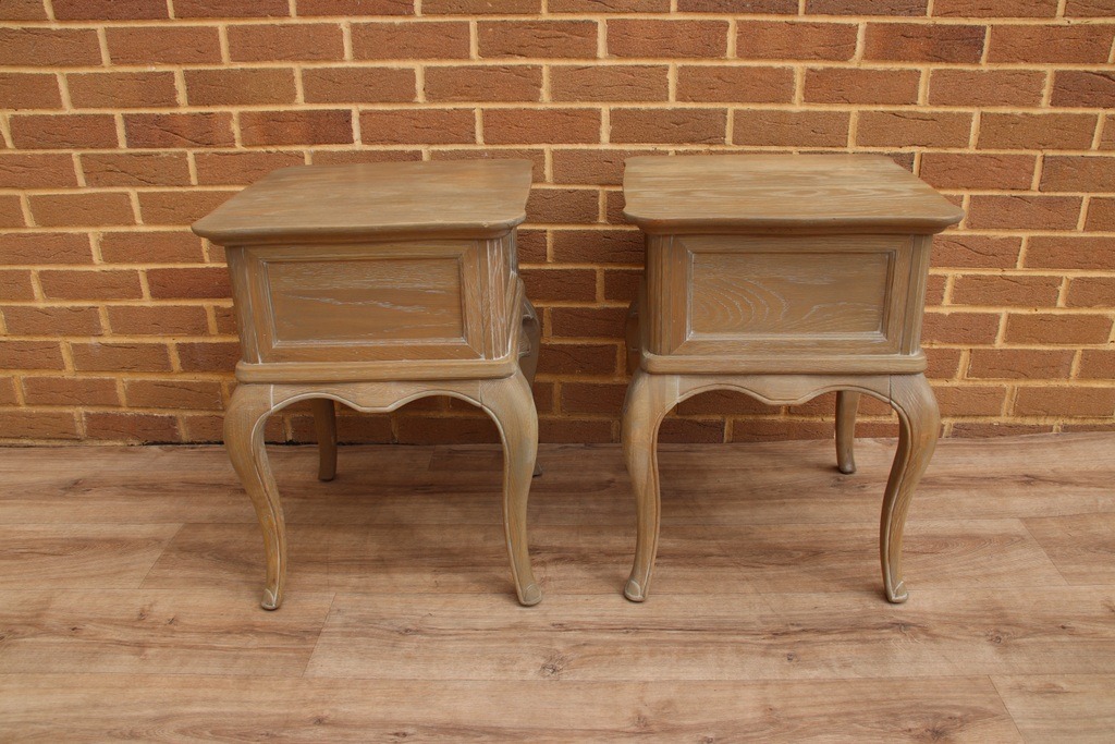 Pair of Willis and Gambier Bedside Tables - Image 15