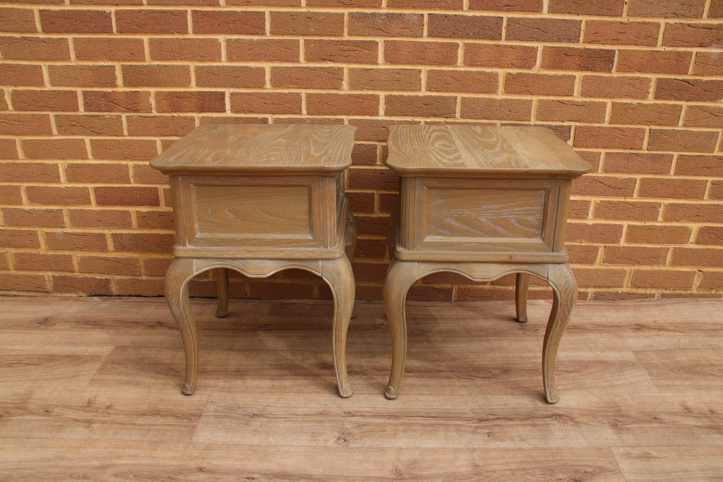 Pair of Willis and Gambier Bedside Tables - Image 16