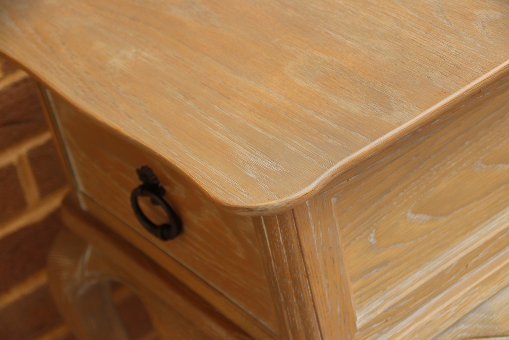 Pair of Willis and Gambier Bedside Tables - Image 18