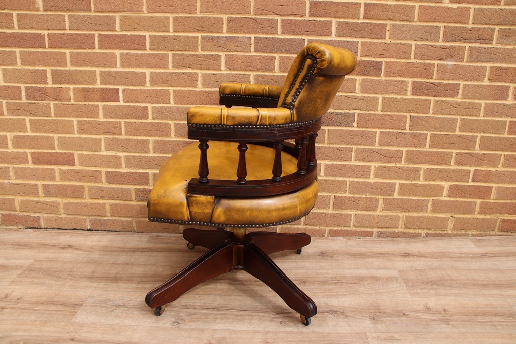 Chesterfield Vintage Captains Chair - Image 4