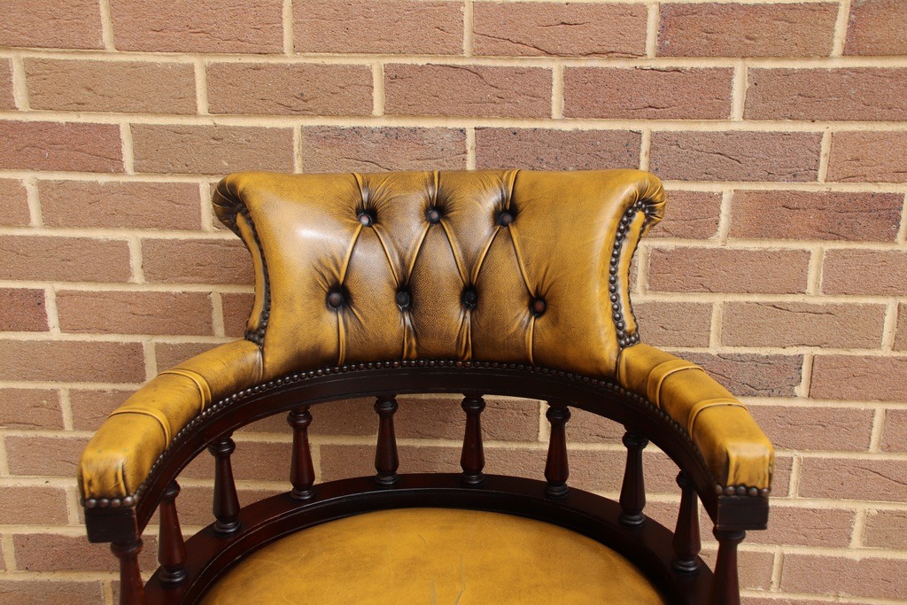 Chesterfield Vintage Captains Chair - Image 9